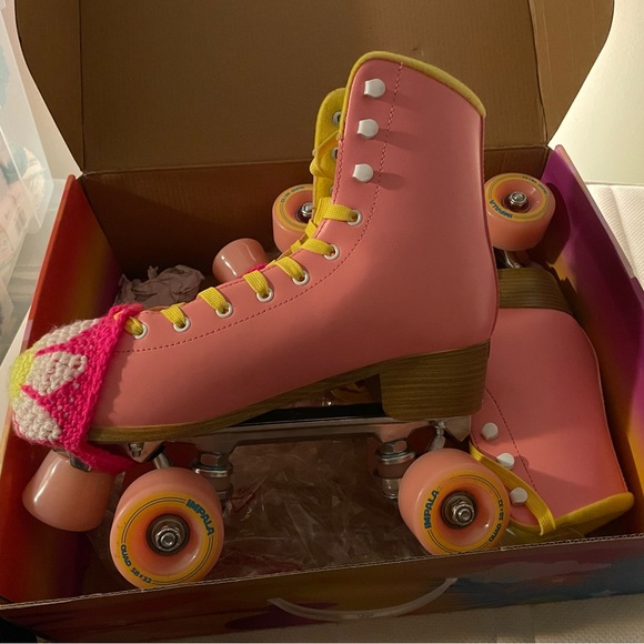 Practically new Impala Rollerskates! - Picture 3 of 7